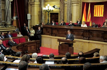 Artur Mas interviene ante el Parlament. (Josep LAGO/AFP)
