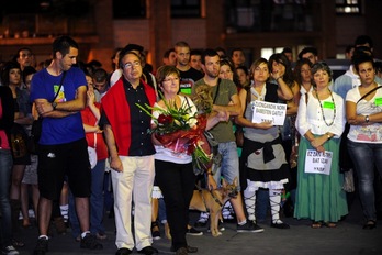 Amigos y familiares de Iñigo Cabacas se han manifestado en Basauri en recuerdo del joven muerto a manos de un pelotazo de la Ertzaintza. (Marisol Ramirez/ARGAZKI PRESS)