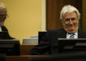 El expresidente serbo-bosnio durante el juicio en La Haya. (Robin VAN LONKHUIJSEN/AFP)