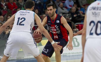 Real Madrilen defentsa azken minutuetan erabakigarria izan da. (Raul BOGAJO / ARGAZKI PRESS)