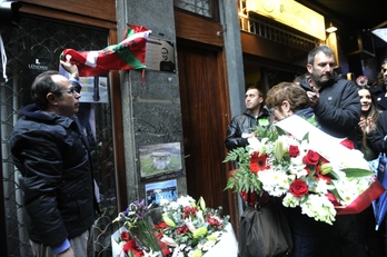 Una multitud ha asistido al acto de homenaje a Iñigo Cabacas. (ARGAZKI PRESS)
