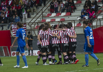 Athleticeko jokalariak gol bat ospatzen. (ARGAZKI PRESS)