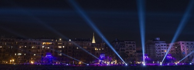Un espectáculo de luz y sonido ha sido el acto central de la inauguración de Donostia 2016. (Juan Carlos RUIZ/ARGAZKI PRESS)