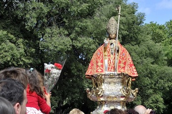 La ofrenda floral seguirá de la misma forma. (Idoia ZABALETA/ARAGAZKI PRESS)