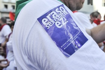 Pegatina contra las agresiones sexuales. (Idoia ZABALETA/ARGAZKI PRESS)