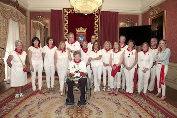 Un momento del homenaje del Ayuntamiento a los centenarios.