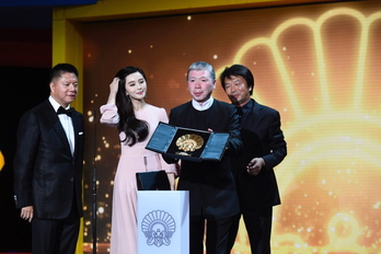 Filma txinatarrak Urrezko Maskorraz gain emakumezko aktore onenaren saria ere jaso du. (Gorka RUBIO | ARGAZKI PRESS)