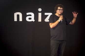 Facu Díaz, durante su monólogo en NAIZ gunea. (Jaizki FONTANEDA/ARGAZKI PRESS)
