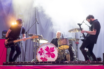 Berri Txarrak, dándolo todo, igual que cuando solo asiste un espectador. (Iñigo URIZ / ARGAZKI PRESS)