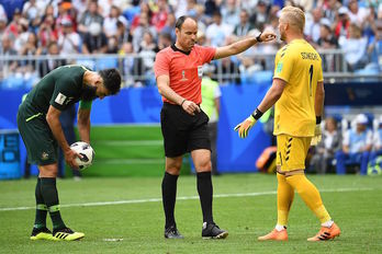 Australia ha empatado desde los once metros. (MANAN VATSYAYANA / AFP)