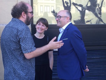 Borja Cobeaga, Nagore Aranburu eta Jose Luis Rebordinos, inaugurazio galaren aurkezpenean. (@sansebastianfes)