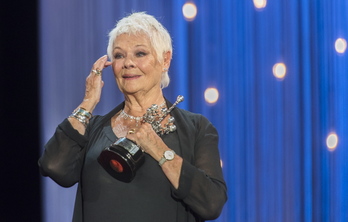 Judi Dench, tras recibir el Premio Donostia. (Andoni CANELLADA / FOKU)