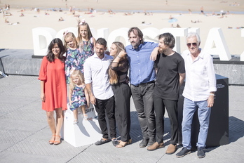 Isaki Lacuesta y el equipo de ‘Entre dos aguas’, en el photocall. (Juan Carlos RUIZ/FOKU)