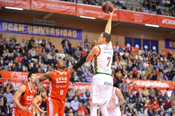 Cerca del aro o desde lejos, Johannes Voigtmann ha estado imparable (J.BERNAL / ACB PHOTO)