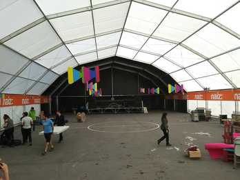 Akeita Naiz gunearen muntaketa lanak Lemoan. NAIZ