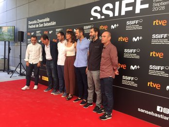 Zuzendari, ekoizle eta aktoreak Madrilen izan dira gaur filma Sail Ofizialean lehiatuko dela iragartzen. (@SANSEBASTIANFES)