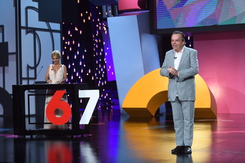 El presidente del jurado de Zinemaldia, Neil Jordan, interviene en la gala inaugural. (Jon URBE/FOKU)