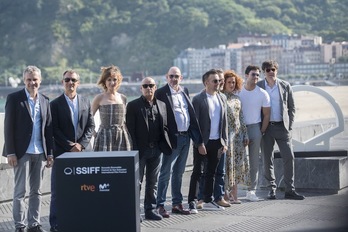 Elenco y responsables de la película. En el centro, Elejalde y Amenábar. (Gorka RUBIO | FOKU)