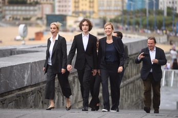 Los actores y la directora llegando al photocall. (Jon URBE / FOKU))