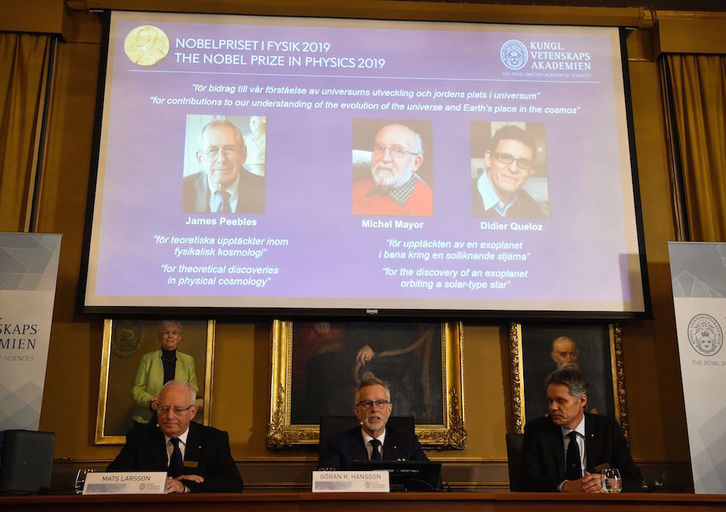 James Peebles, Michel Mayor y Didier Queloz han ganado el Nobel de Física. (Jonathan NACKSTRAND/AFP)