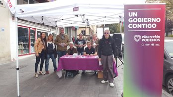 Juantxo López Uralde ha participado en una mesa informativa de Unidas Podemos en Gasteiz. (@juralde)