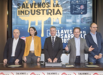 Iñigo Urkullu participó este jueves en Gasteiz en una jornada bautizada «Salvemos la industria». (Juanan RUIZ / FOKU) 