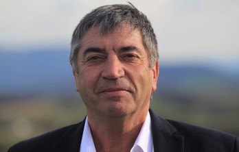 Jean-Claude Saint-Jean, cabeza de lista de la candidatura sin etiqueta «Uztaritze avec bon sens» (Mediabask-Kazeta)