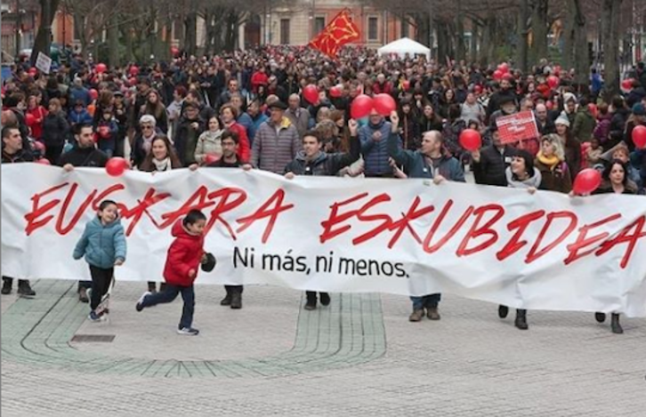 Euskaraz ikasteko eskubidearen aldeko manifestazioa.