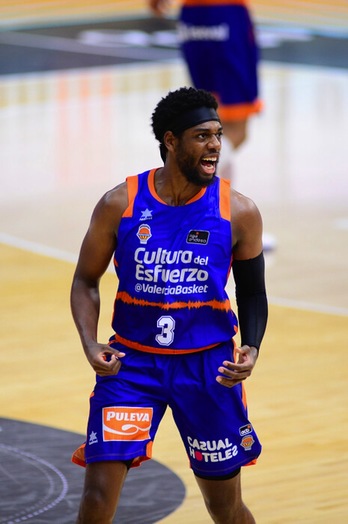 Jordan Loyd, autor de 26 puntos con 5 de 6 en triples, ha sido la gran estrella del triunfo de Valencia Basket. (J. M. CASARES / ACB PHOTO)