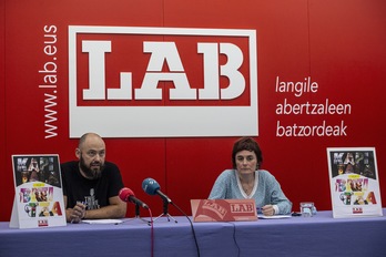 Garbiñe Aranburu y Dabid Lizarralde en la rueda de prensa celebrada en Bilbo. (aritz LOIOLA/FOKU)