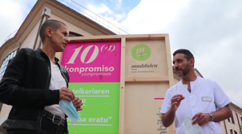 Marta Macho y Roberto Sánchez, en el vídeo promocional de EH Bildu. (EH BILDU)