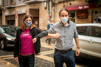 Miren Gorrotxategi y Pablo Iglesias en un acto de campaña de EP-IU. (Jaizki FONTANEDA/FOKU).