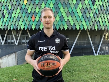  El alero polaco Jaroslaw Zyskowski, en su presentación en Miribilla. (BILBAO BASKET)