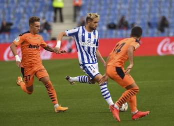 Januzaj ha creado peligro a Álex Blanco y Gayá. (Jon URBE/FOKU) 