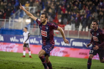 El traspaso de Jordán, el pasado verano al Sevilla, es el más cuantioso que ha realizado nunca el Eibar. (Jaizki FONTANEDA/FOKU)