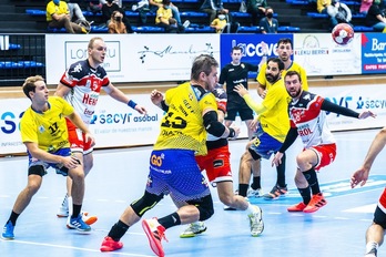 Imagen del partido del pasado domingo contra el Nava (Gorka RUBIO / FOKU)