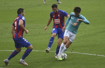 Encuentro entre el Eibar y Osasuna de la pasada temporada. (Jon URBE/FOKU)