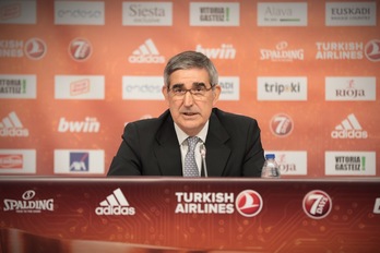 Jordi Bertomeu, haciendo malabares para que la temporada 2020/21 no se vaya al garete como la anterior. (Endika PORTILLO / FOKU)