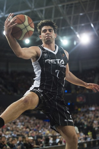 Tomeu Rigo, durante su primera campaña en las filas de Bilbao Basket. (Monika DEL VALLE / FOKU)