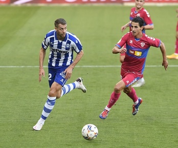 Lejeune Millaren presioari ihes egin nahian. (Raul BOGAJO / FOKU)