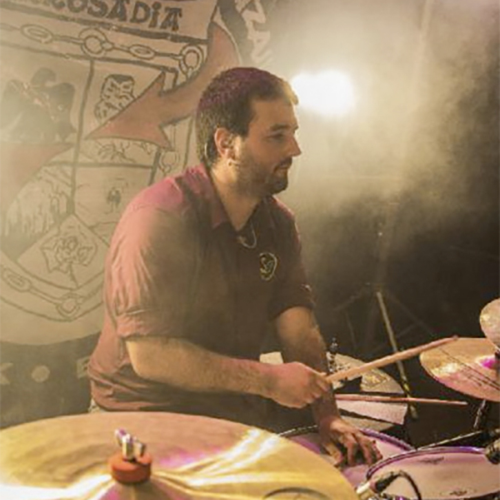 'Skabidean' taldeko bateria jotzailea da Antonio Iriarte.