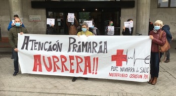 Concentración de la Plataforma Navarra de Salud ante Osasunbidea en defensa de la Atención Primaria.