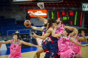 El tiro ganador de Pierria Henry no ha querido entrar en un final de partido a la desesperada. (Jaizki FONTANEDA / FOKU)