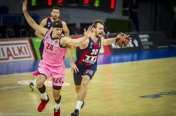 Zoran Dragic, joan zen asteko Euroligako neurketan, Bartzelonaren aurka. (Jaizki FONTANEDA / FOKU)