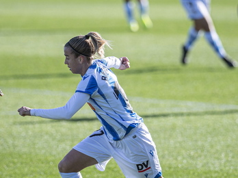 Bárbara Latorre ha abierto el marcador desde el punto de penalti. (Jon URBE/FOKU)