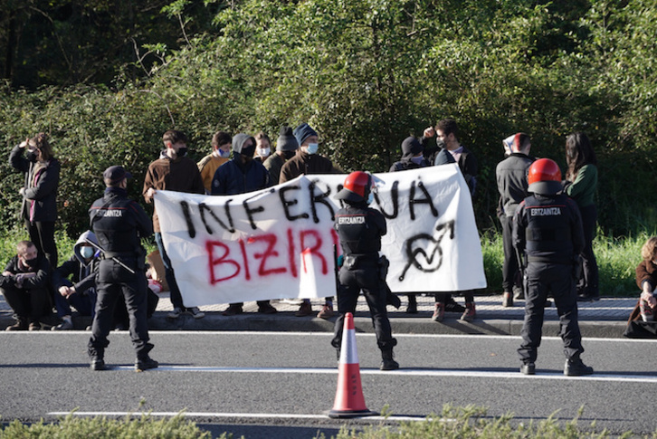 Desalojoaren aurkako protesta. (Andoni CANELLADA/FOKU)