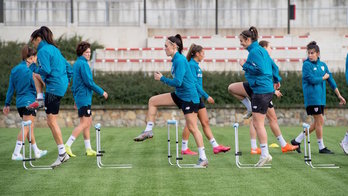 Las rojiblancas tendrán más días para preparar la visita del Levante. (Athletic Club)