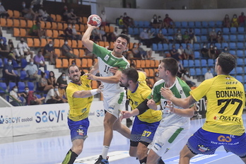 Helvetia Anaitasuna quiere enlazar ante el Cangas su tercera victoria consecutiva. (Idoia ZABALETA/FOKU)