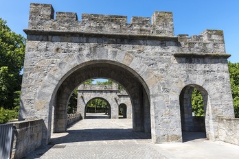 Puerta de entrada a la Taconera.