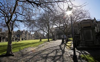 Badira Edinburgon nobela beltzarekin lotutako txkoak.